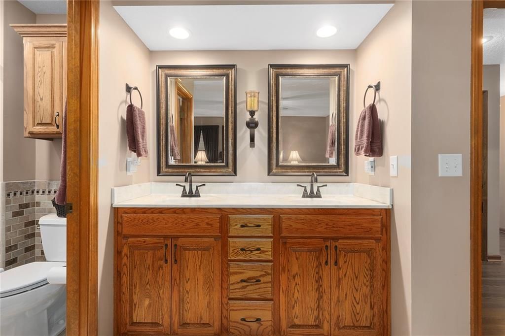 408 NW Leann Drive — photo 16