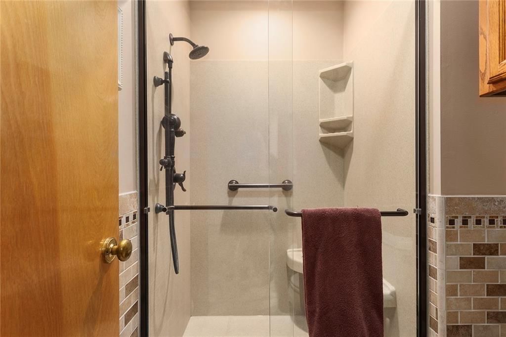 408 NW Leann Drive — photo 17