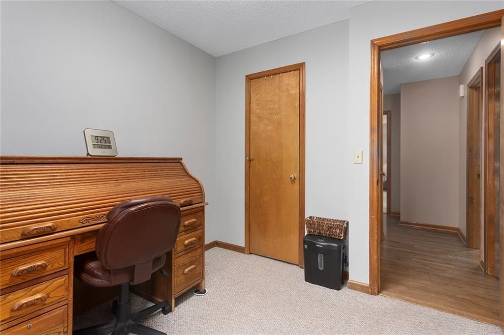 408 NW Leann Drive — photo 22