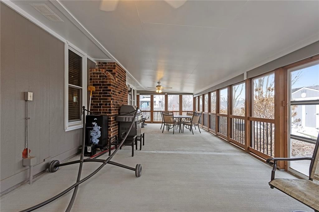 408 NW Leann Drive — photo 31