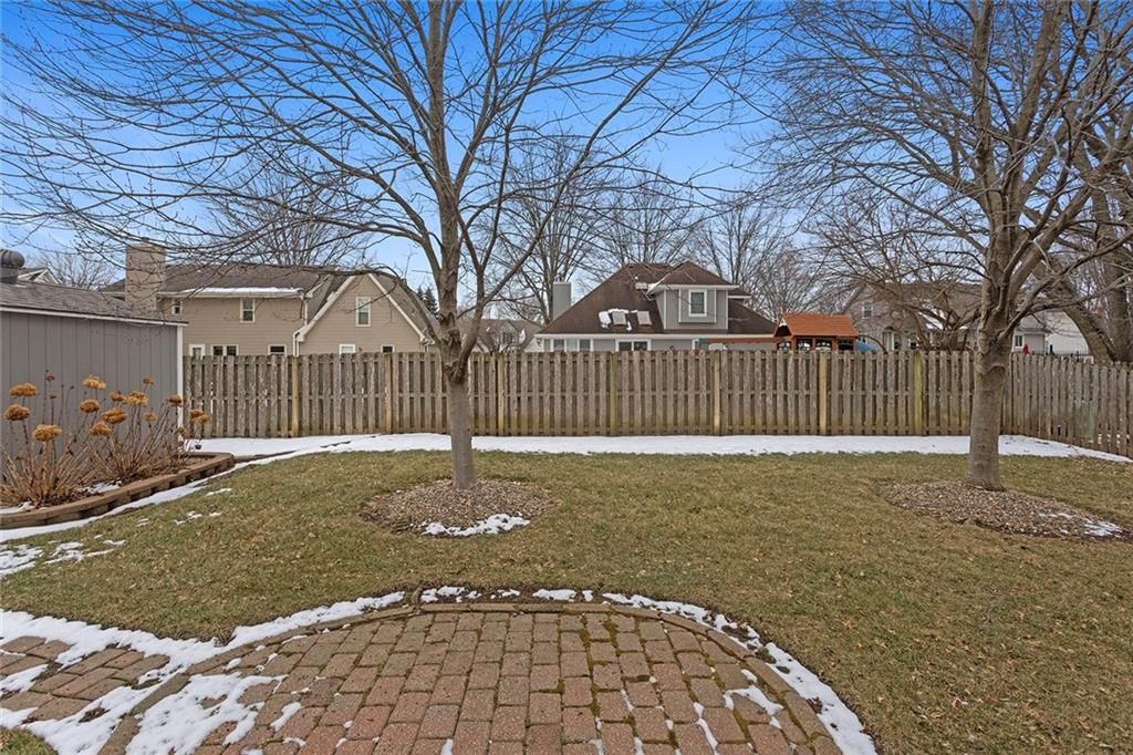 408 NW Leann Drive — photo 32