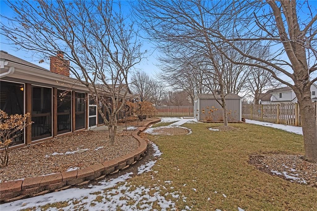 408 NW Leann Drive — photo 33