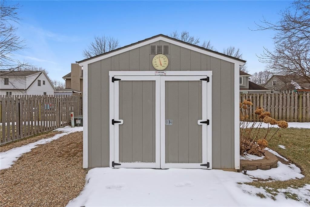 408 NW Leann Drive — photo 36