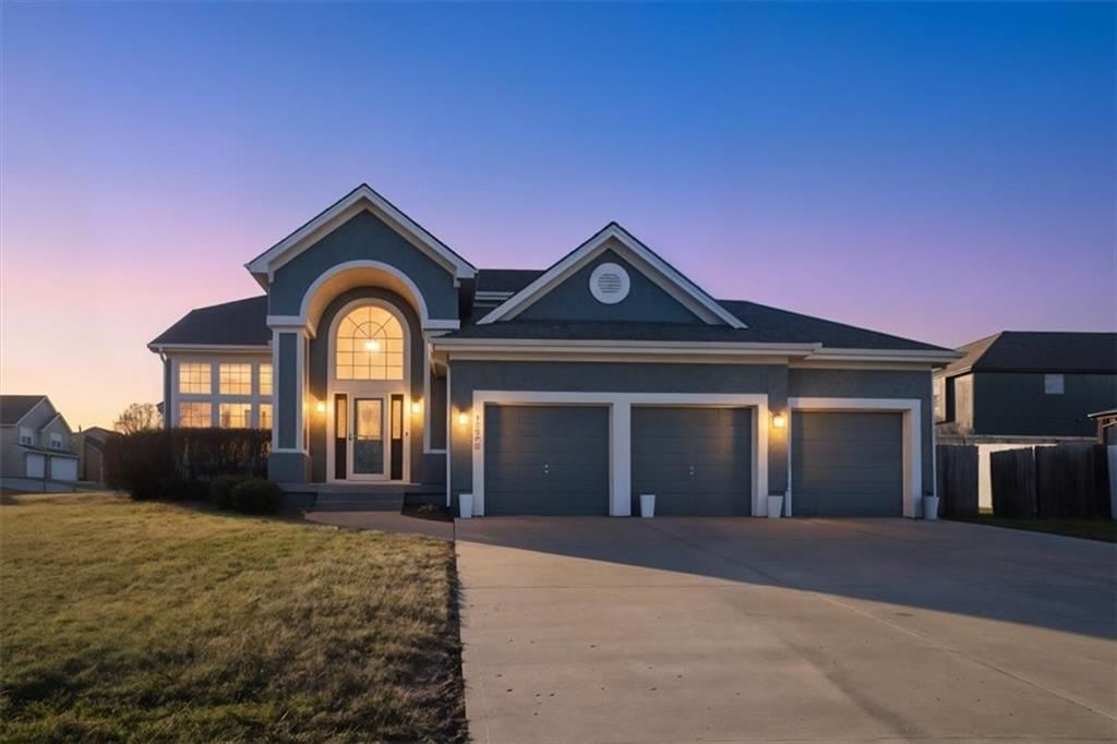 18002 Rollins Drive, Smithville, MO