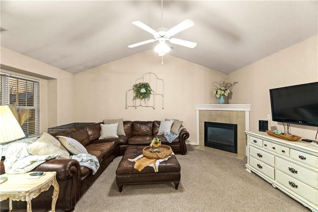 1528 Legend Trail Drive — photo 6