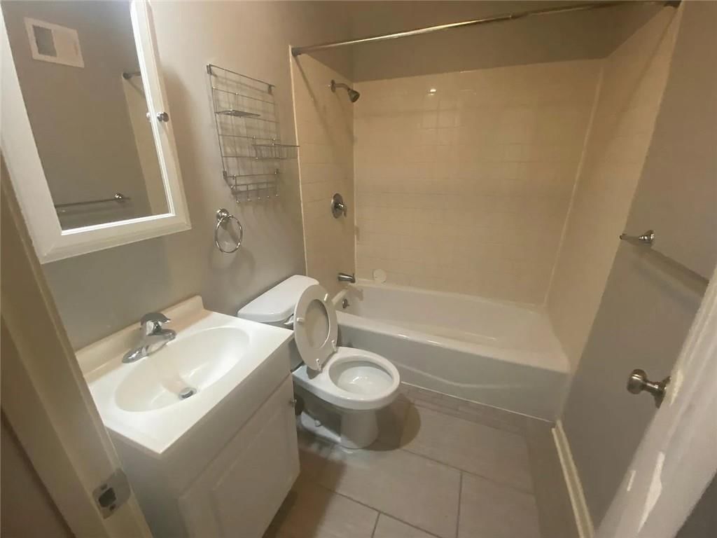 4701 Roe Lane — photo 8