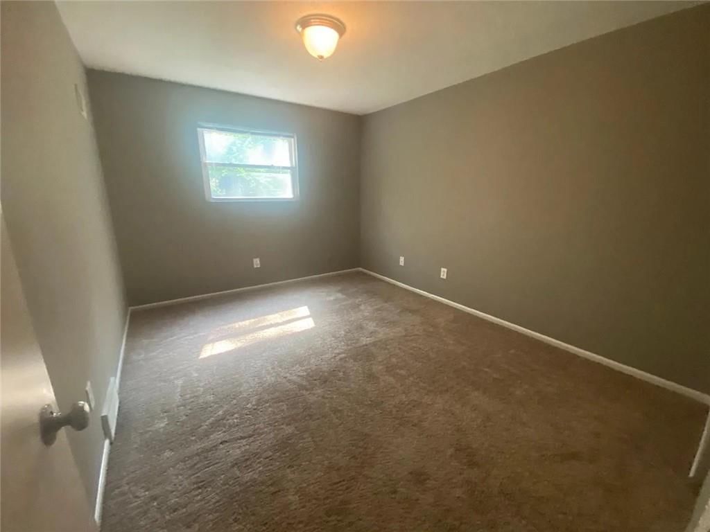 4701 Roe Lane — photo 9