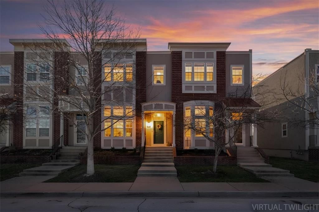 2904 Howell Street — photo 2
