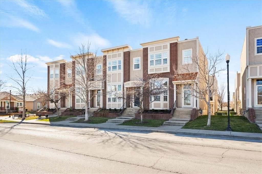 2904 Howell Street — photo 3