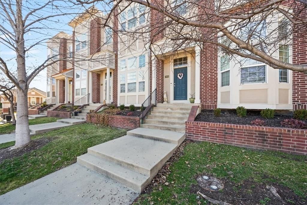 2904 Howell Street — photo 4