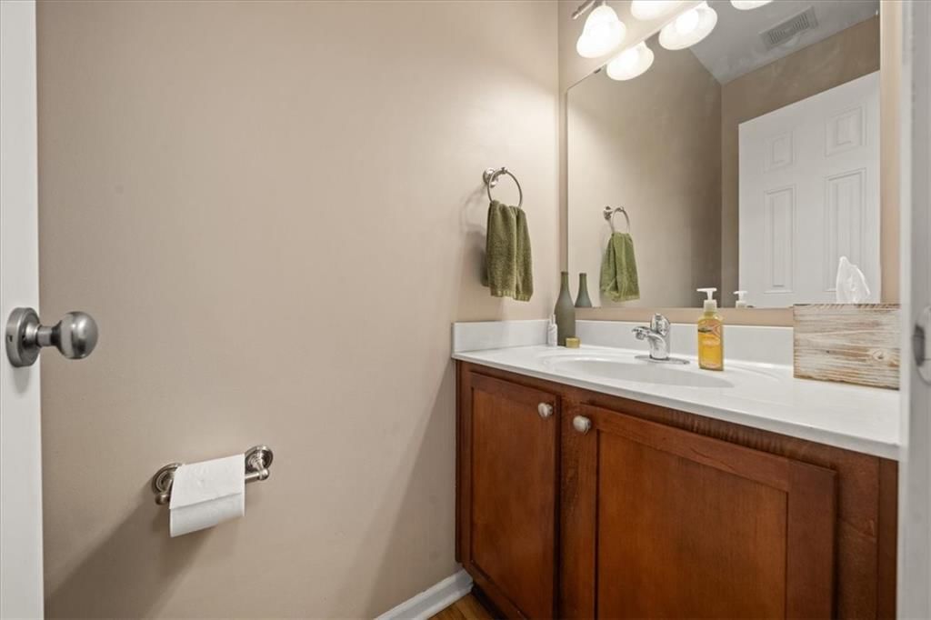 2904 Howell Street — photo 18