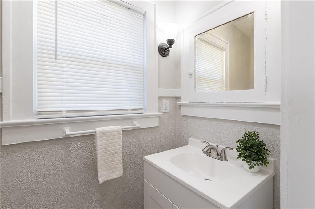 2237 Hardesty Avenue — photo 25