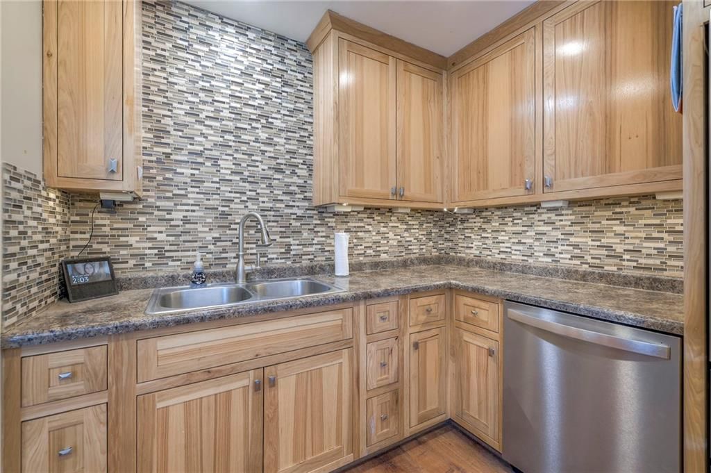 402 Prairie Lane — photo 18