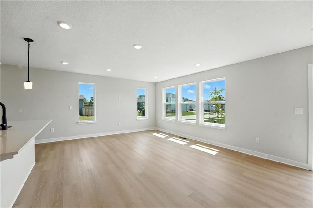 1301 S 4th Street E — photo 6