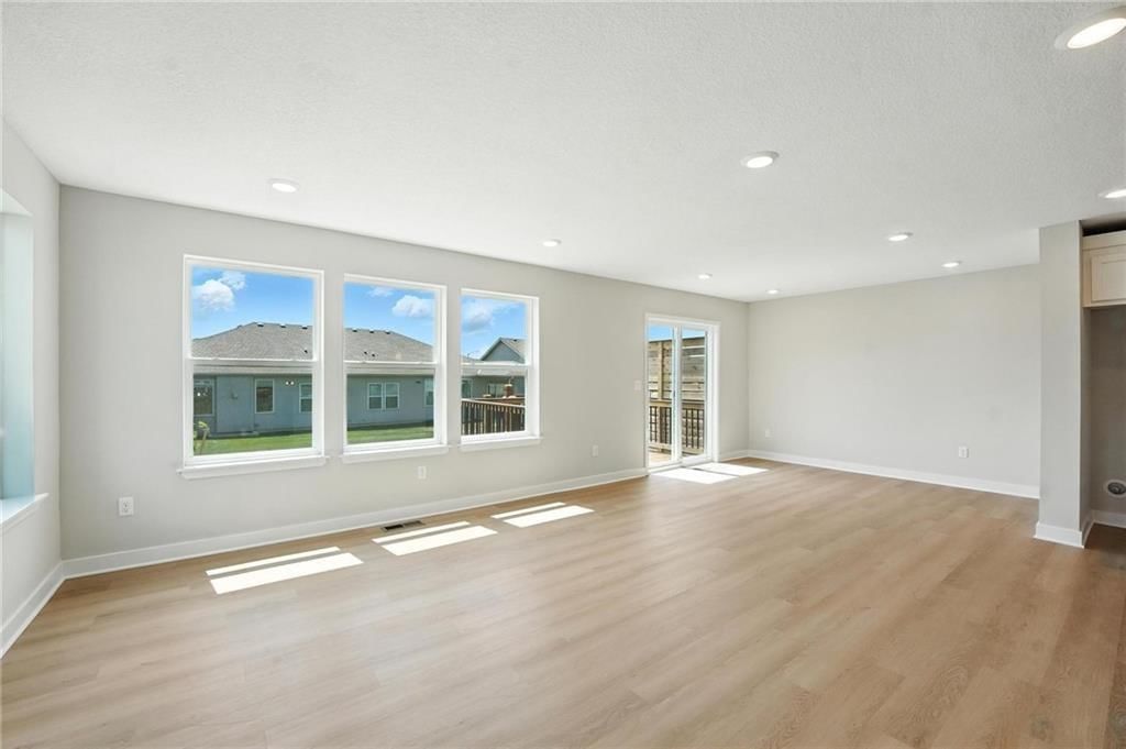 1301 S 4th Street E — photo 12