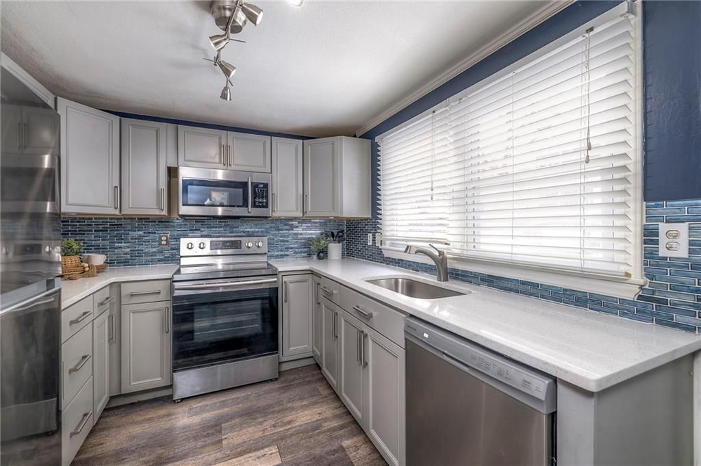4907 W 70 Terrace — photo 2