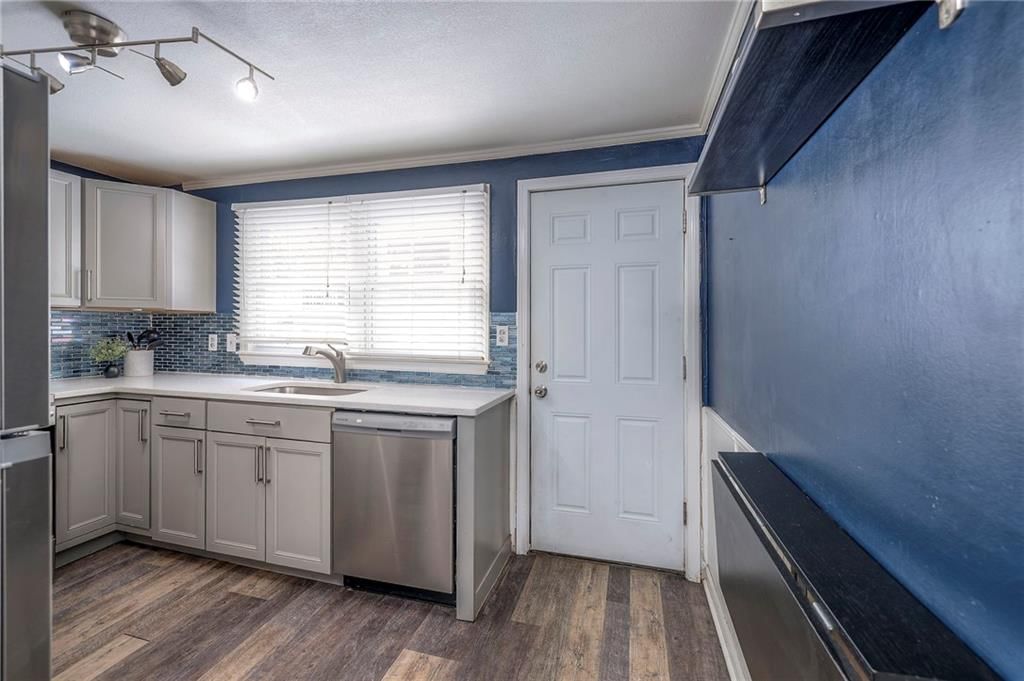 4907 W 70 Terrace — photo 3