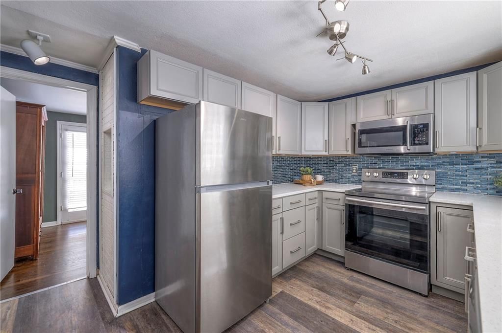 4907 W 70 Terrace — photo 5