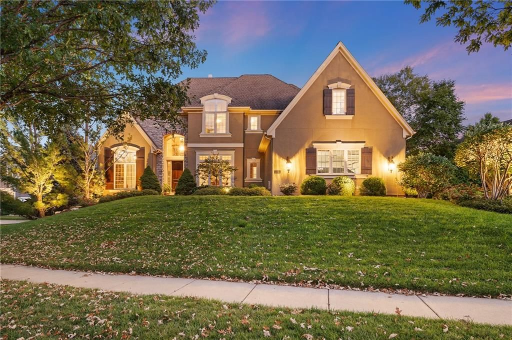 5414 W 164th Place, Overland Park, KS