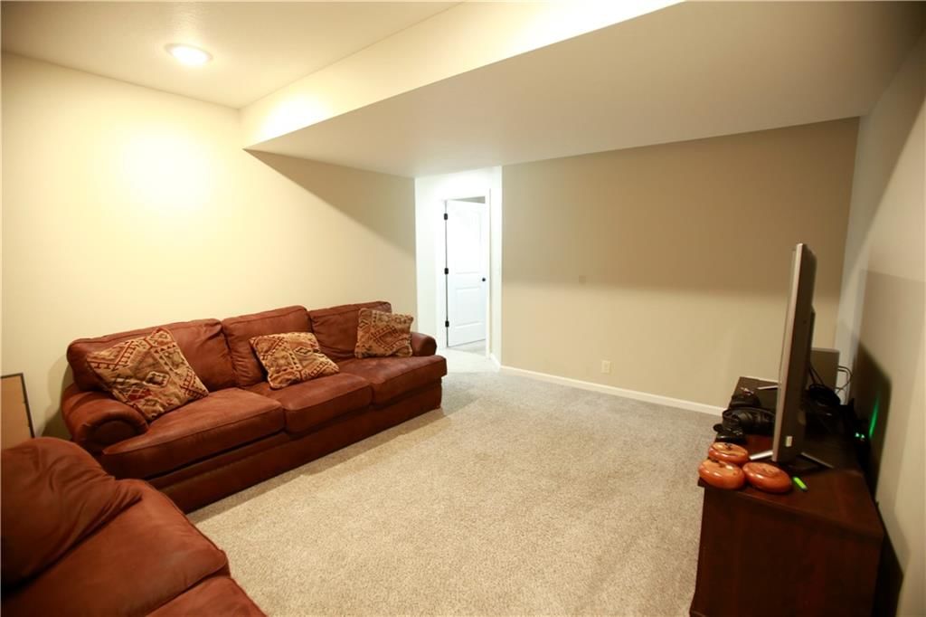 709 Hollis Avenue — photo 36