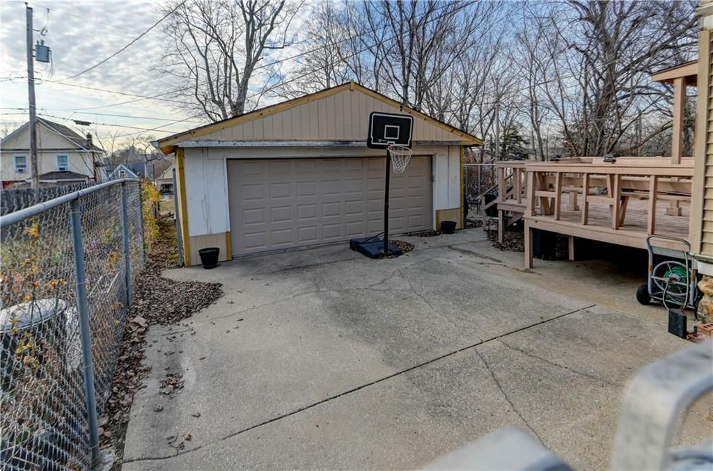 2110 Benton Boulevard — photo 3