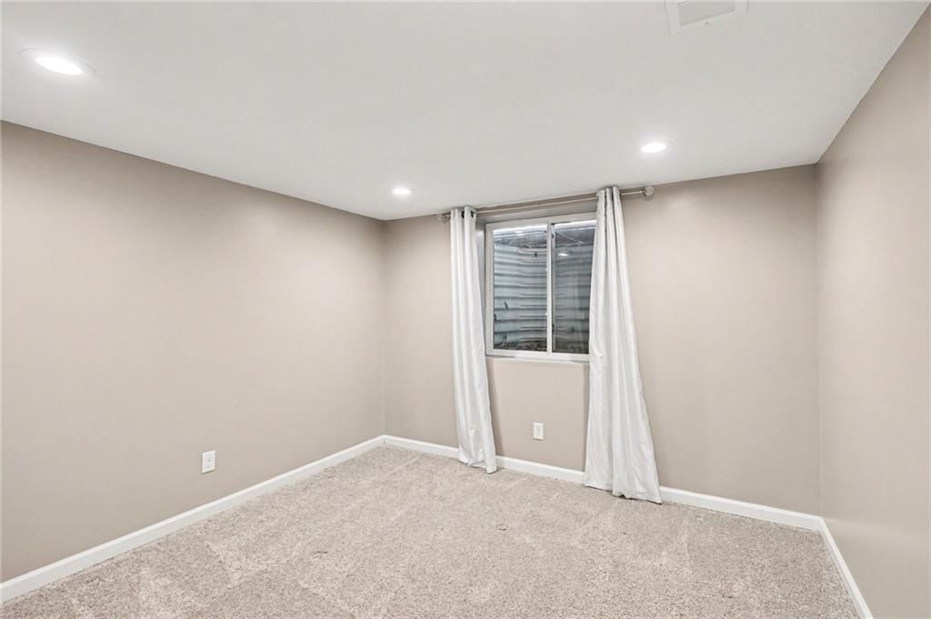 10006 Cedar Street — photo 32