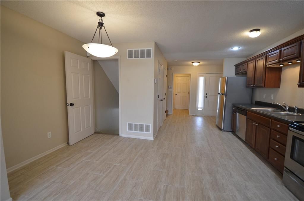 9584 N Main Street — photo 5