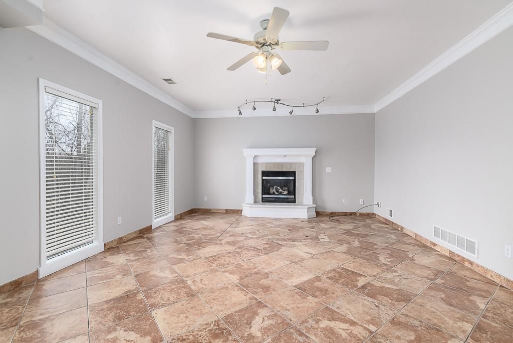 11911 N Charlotte Street — photo 14