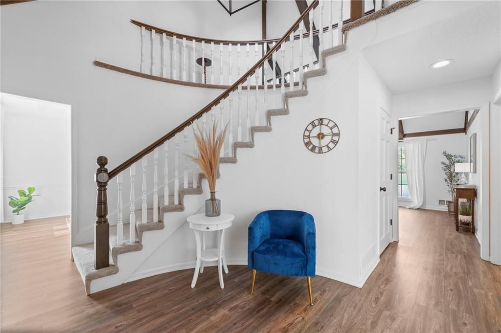 413 NE Greenway Drive — photo 3