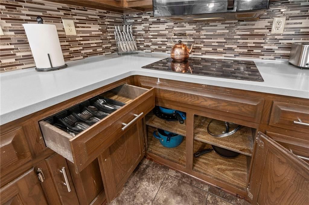 413 NE Greenway Drive — photo 10
