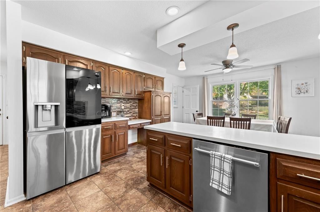 413 NE Greenway Drive — photo 11