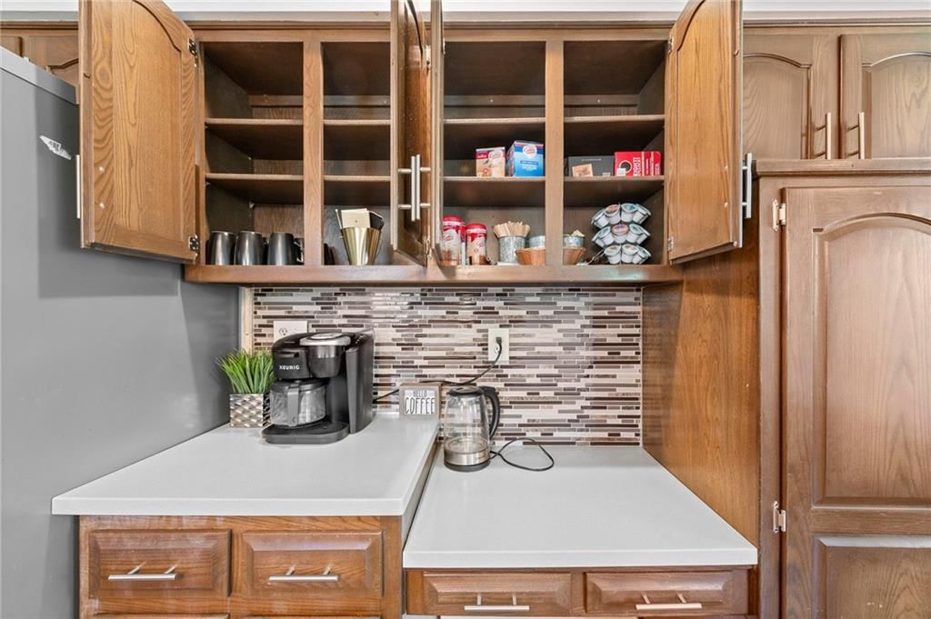 413 NE Greenway Drive — photo 12