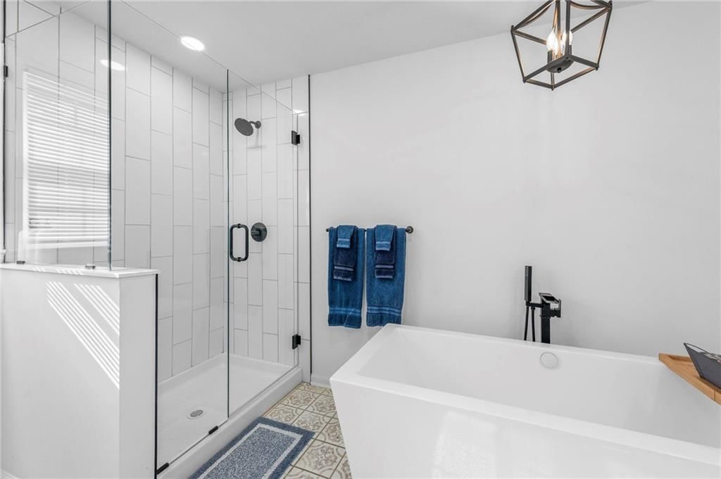 413 NE Greenway Drive — photo 18