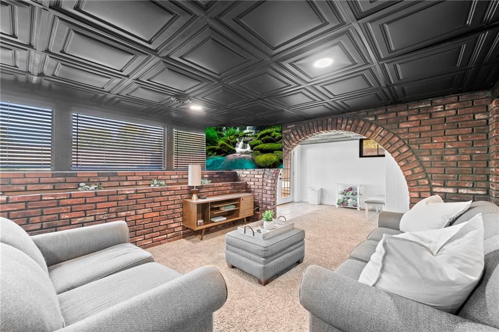 413 NE Greenway Drive — photo 28
