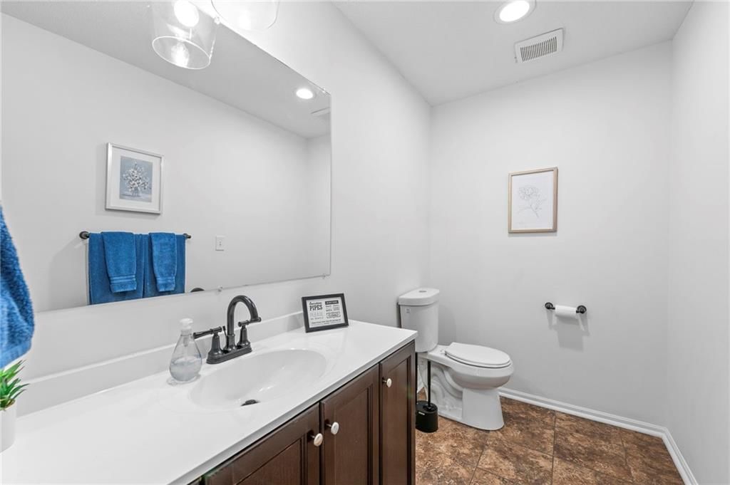 413 NE Greenway Drive — photo 38
