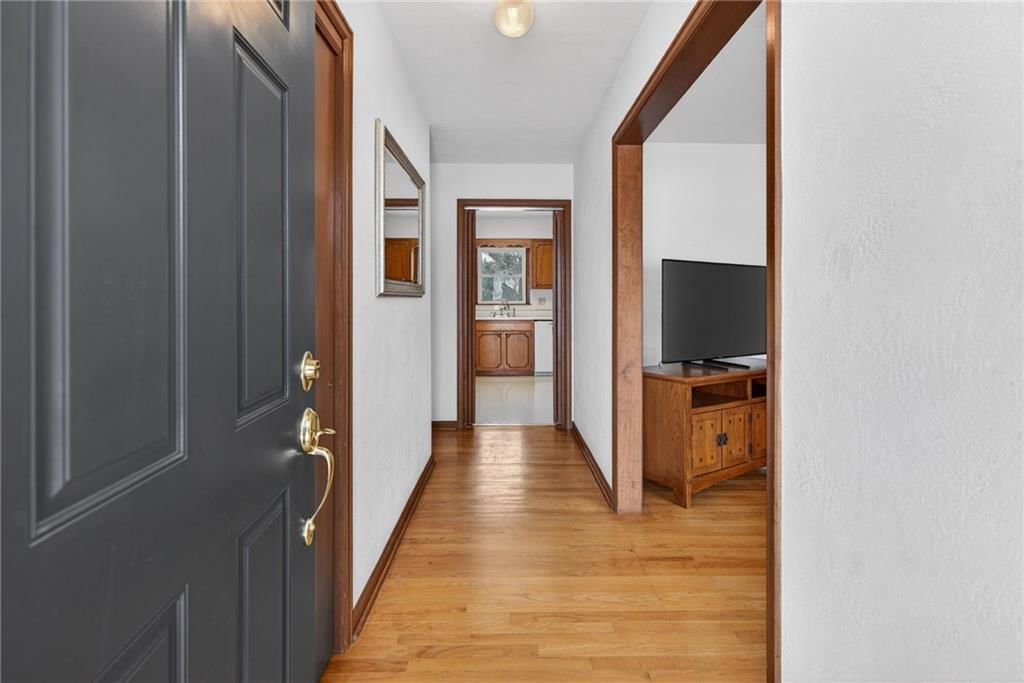542 Maple Avenue — photo 4