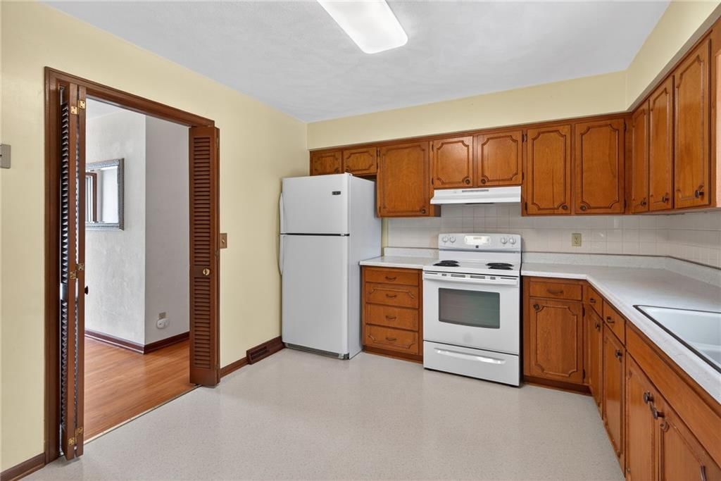 542 Maple Avenue — photo 11