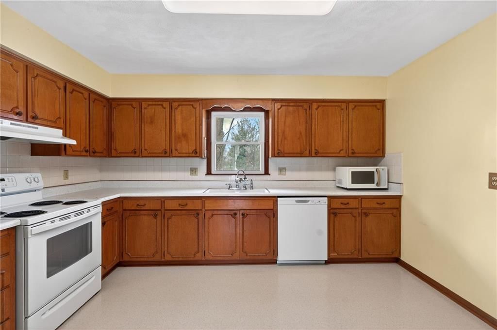 542 Maple Avenue — photo 13