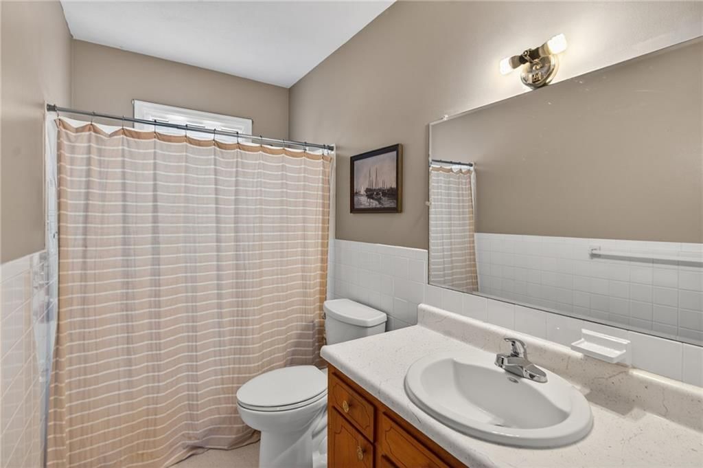 542 Maple Avenue — photo 18