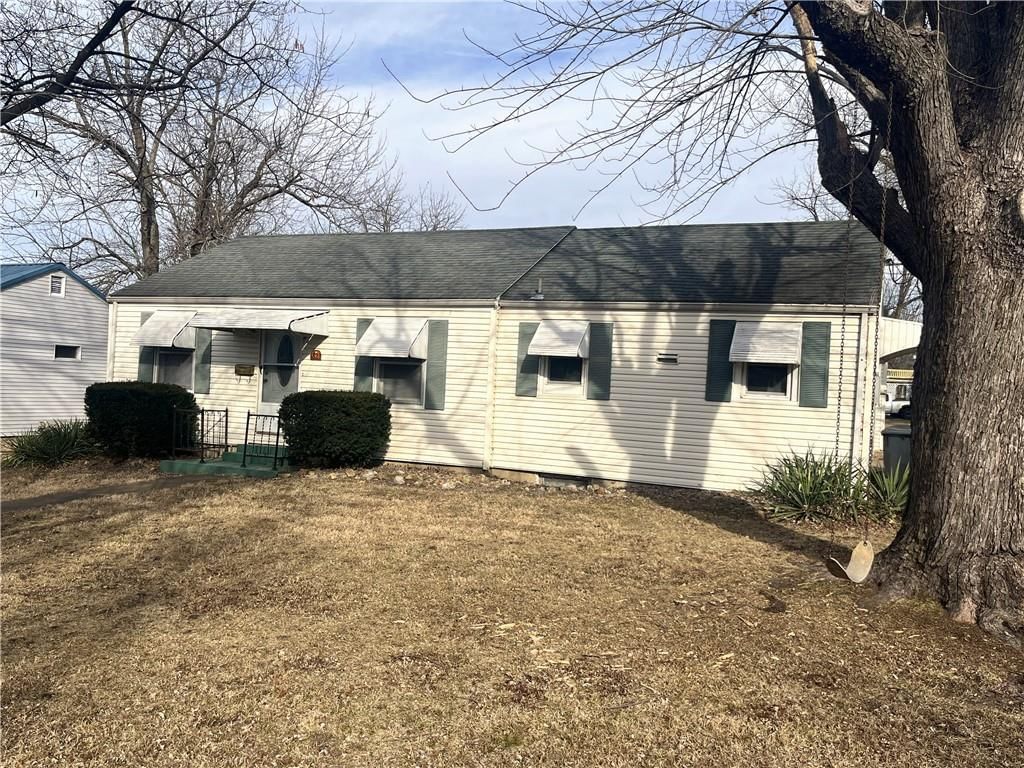 1823 E 9TH Street — photo 1