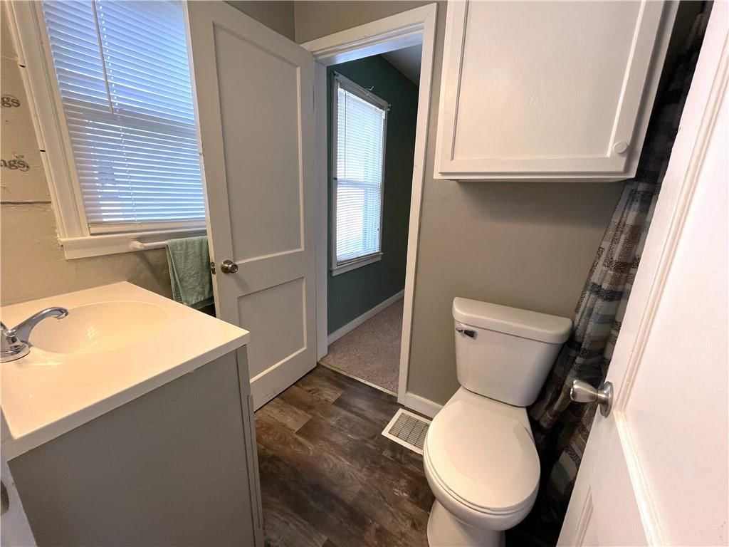 1823 E 9TH Street — photo 8
