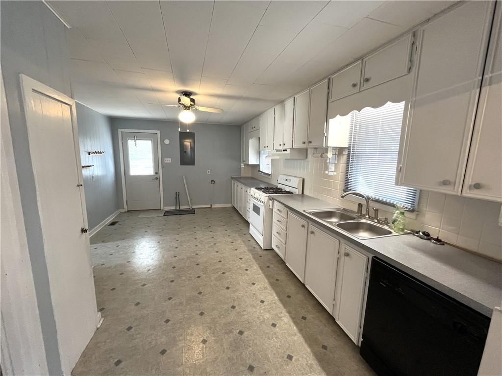 1823 E 9TH Street — photo 12