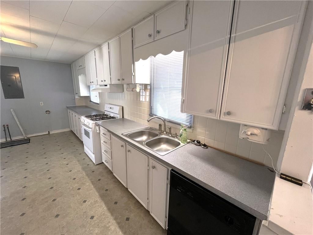 1823 E 9TH Street — photo 14