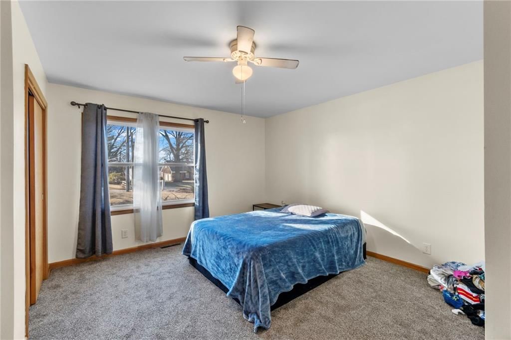 1015 E 10th Street — photo 12