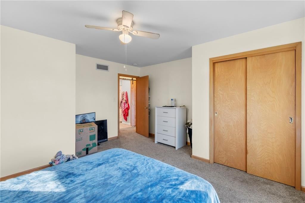 1015 E 10th Street — photo 14