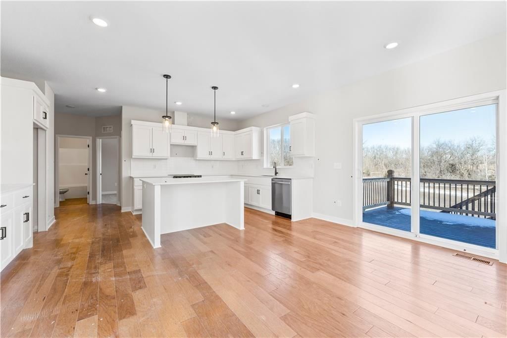 351 SW Chavis Drive — photo 3