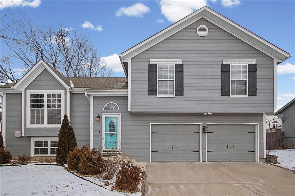 4803 NW Pennington Lane, Blue Springs, MO