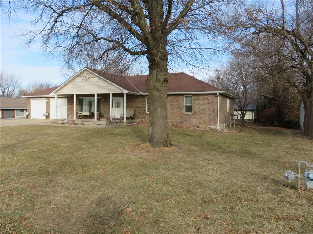 302 W Cynthia Street — photo 2