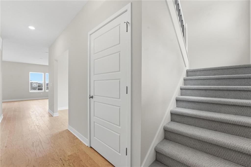 415 Woodview Drive — photo 4