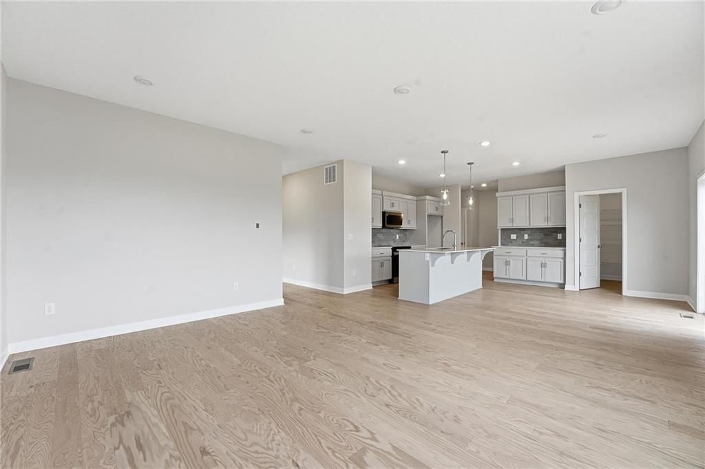 415 Woodview Drive — photo 7